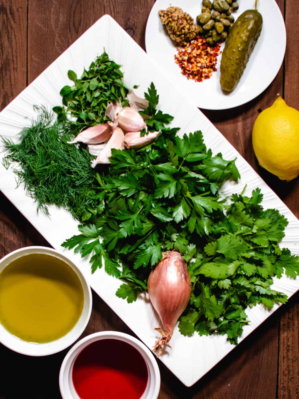 ingredients needed to make salsa verde sauce. 